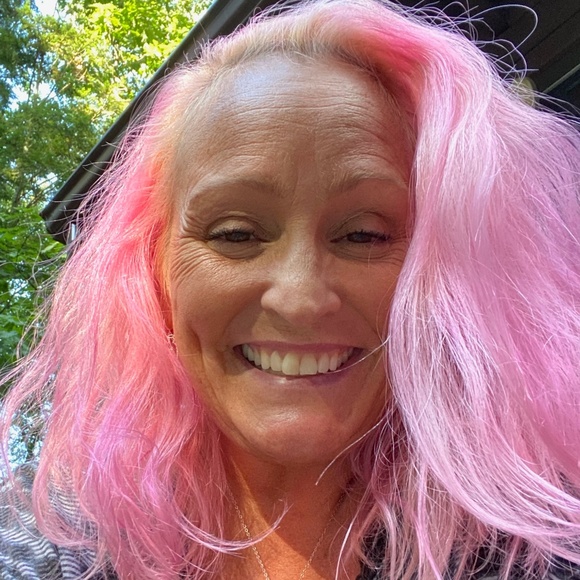 Meet your Posher, Lisa ❤️ - Picture 3 of 8